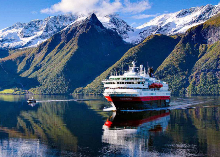 Hurtigruten Expedition Cruise Hurtigruten Expedition Cruise